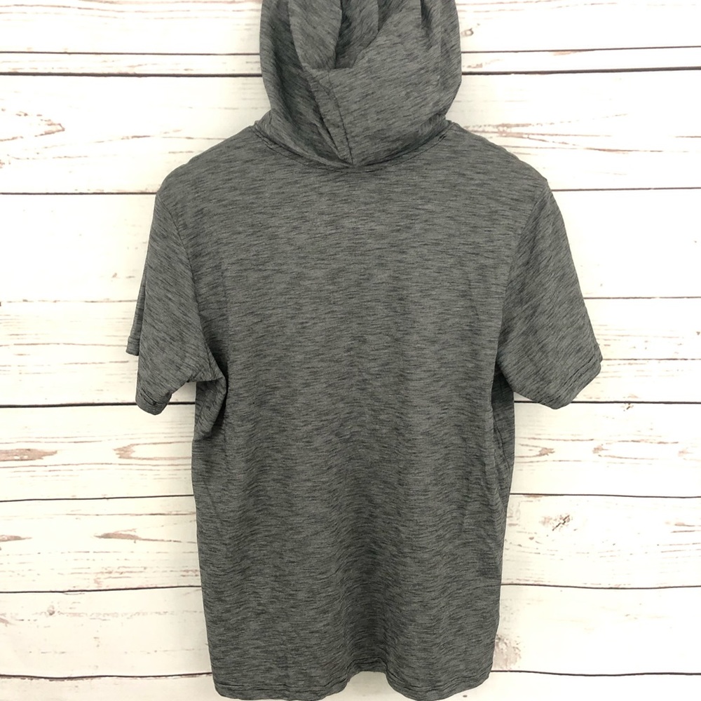 ❌🚫SOLD🚫❌ MTV short sleeve hoodie - Picture 4 of 4